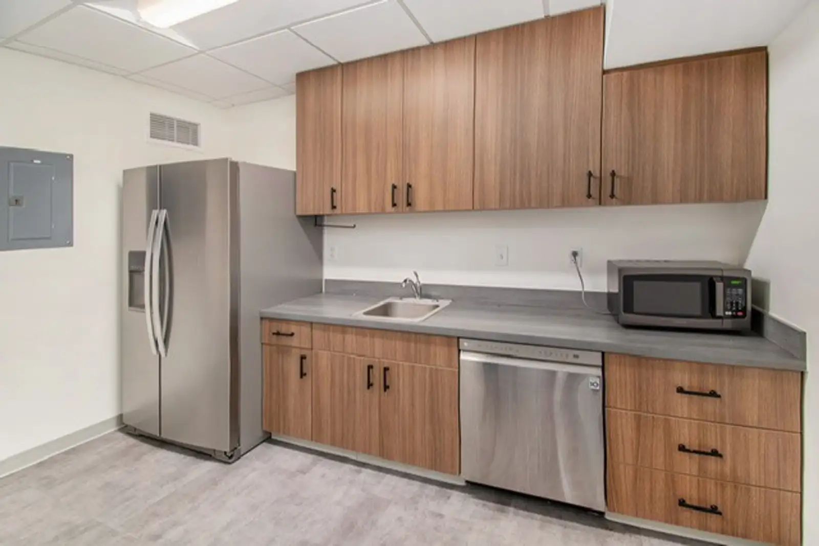 161 Ottawa Ave NW. Suites for Lease image 16