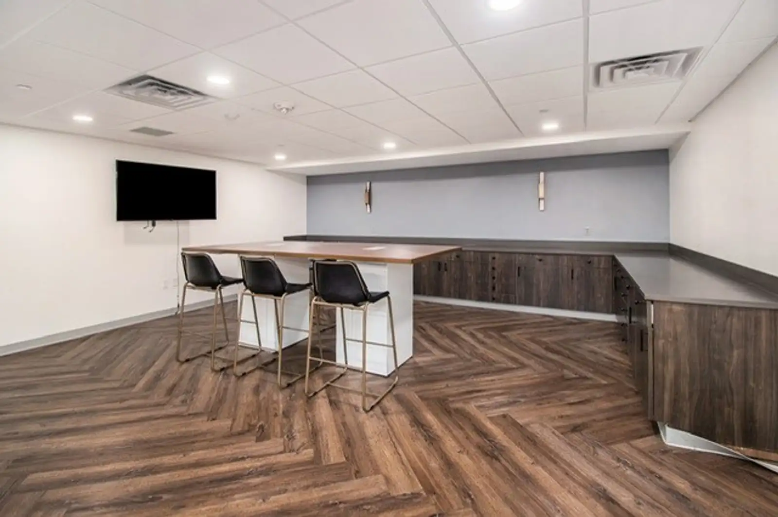 161 Ottawa Ave NW. Suites for Lease image 14