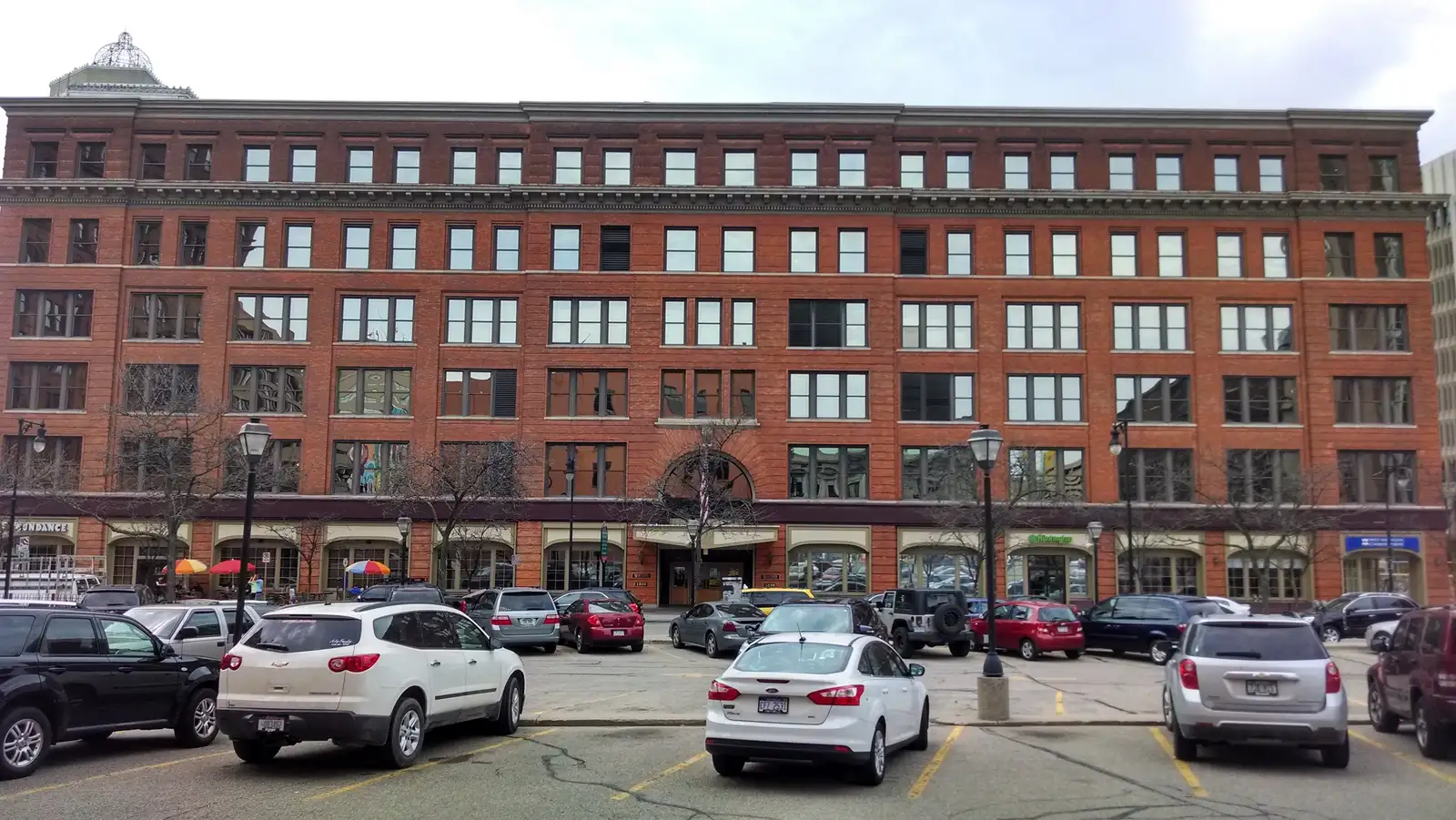 161 Ottawa Ave NW. Suites for Lease image 3