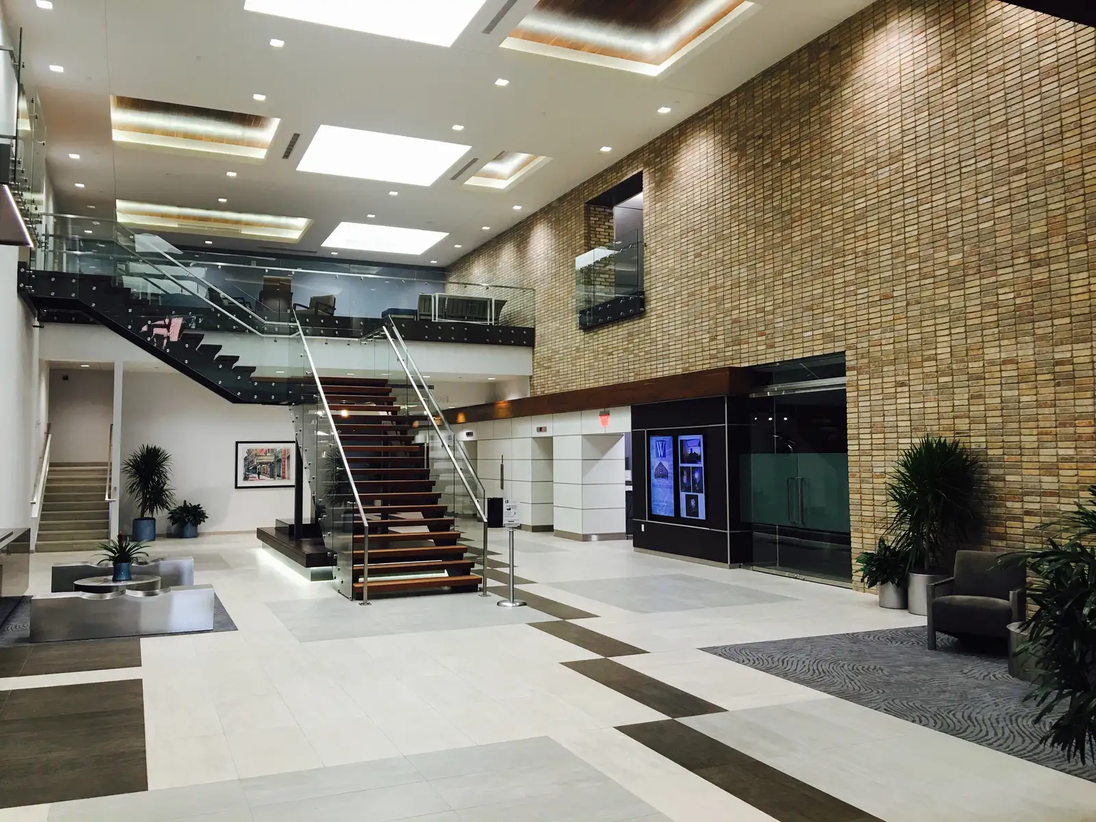 161 Ottawa Ave NW. Suites for Lease image 5
