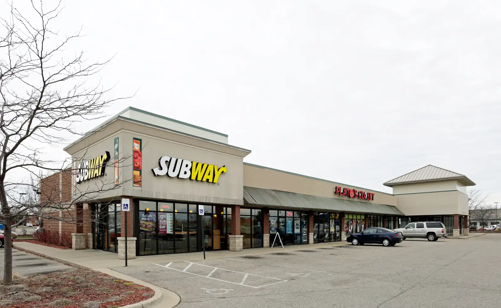 Lakes Crossing Retail Space image 2
