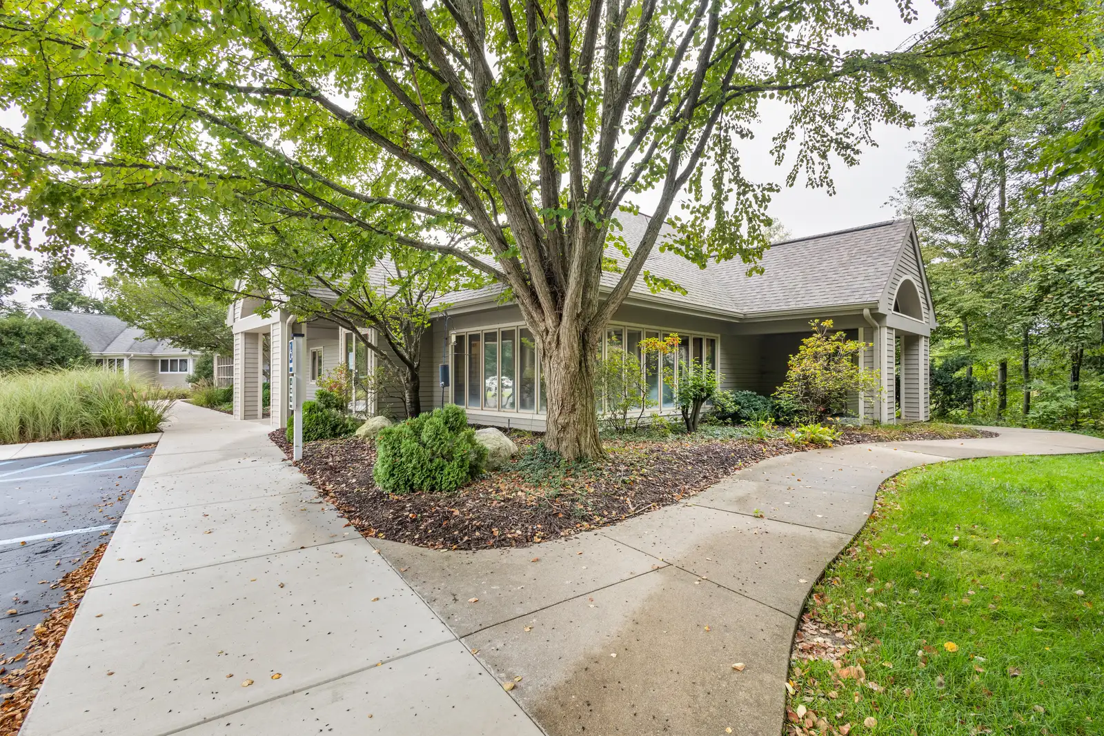 3850 Glenkerry Ct image 3