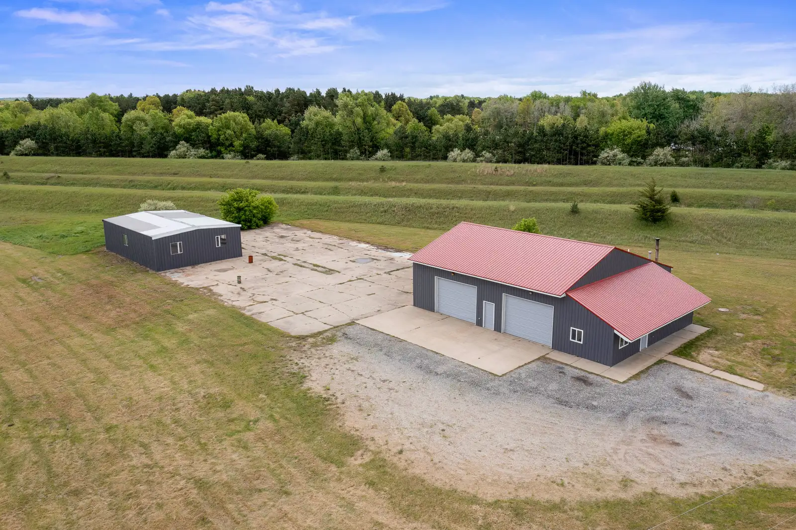 12292 S Oak Ave, Grant, MI 49327