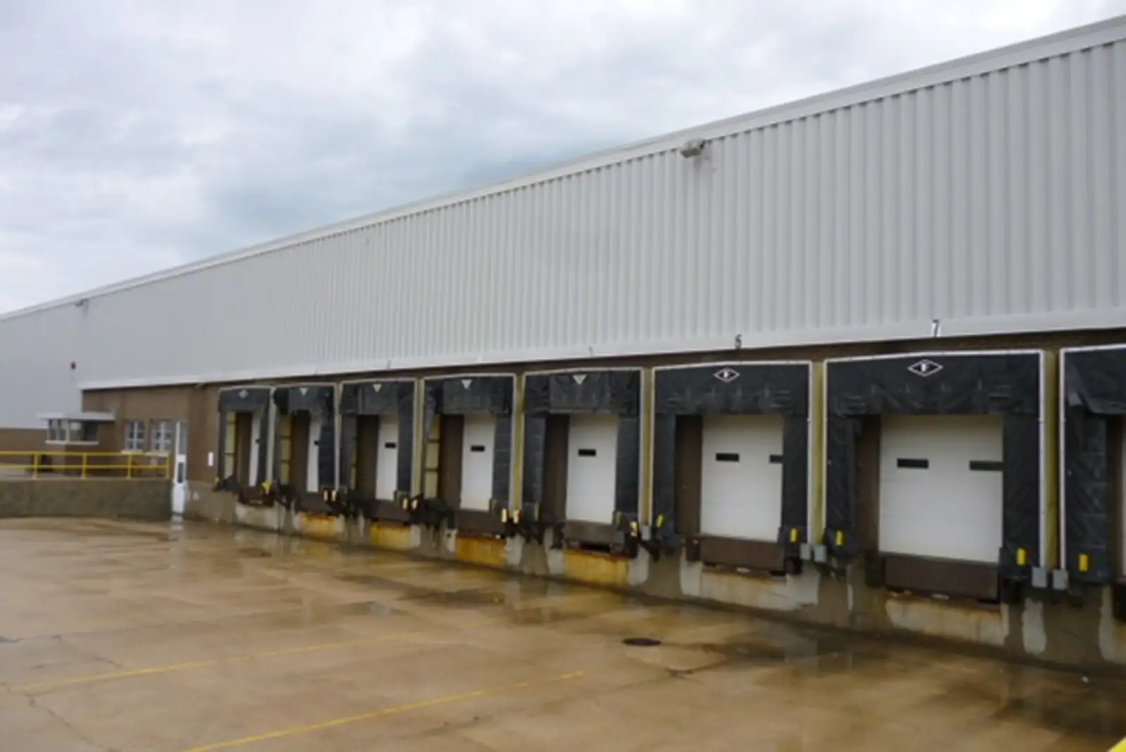 41,603 SF Available with 4 Docks & 26' Ceiling Height image 11