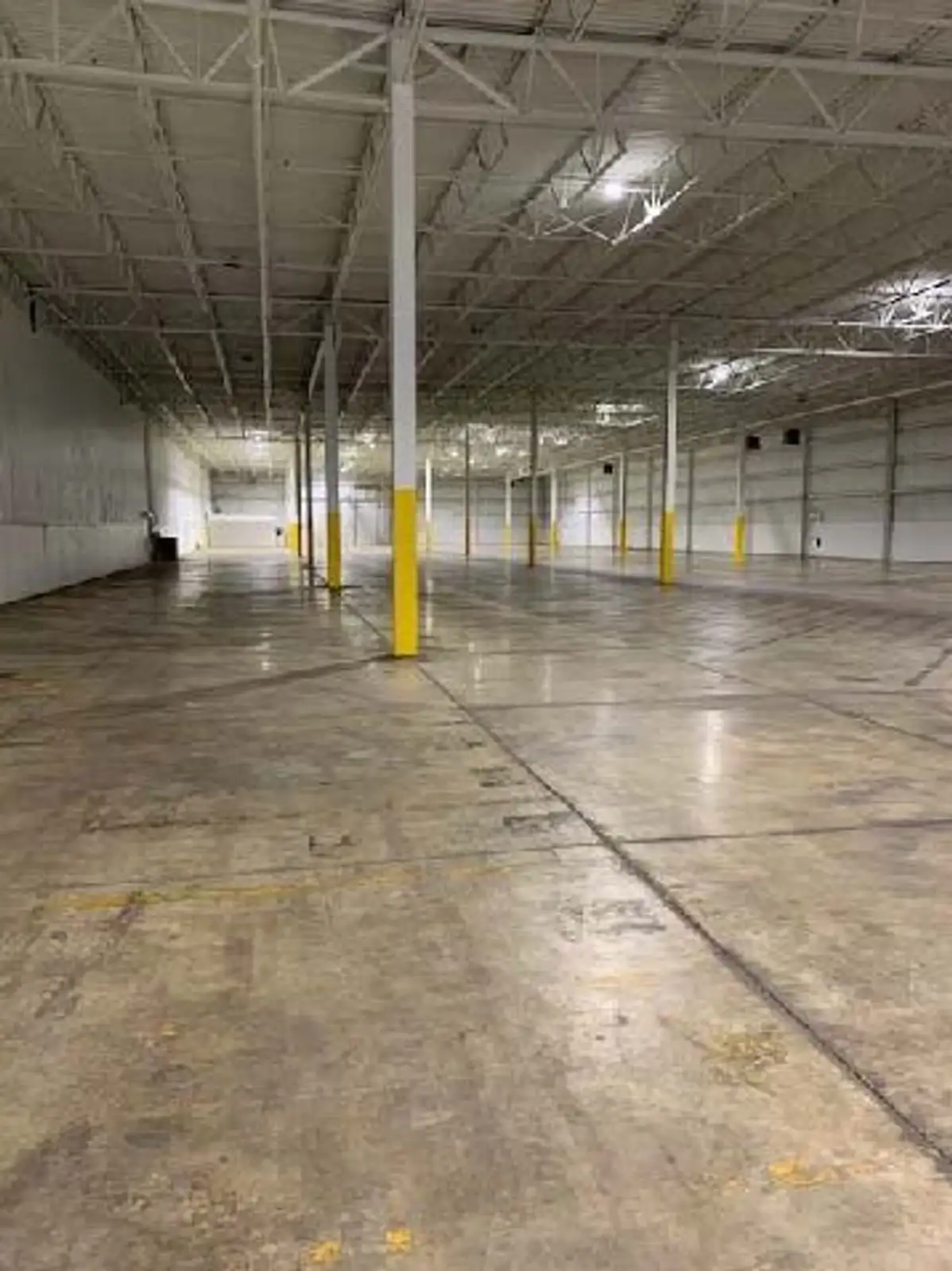 41,603 SF Available with 4 Docks & 26' Ceiling Height image 3