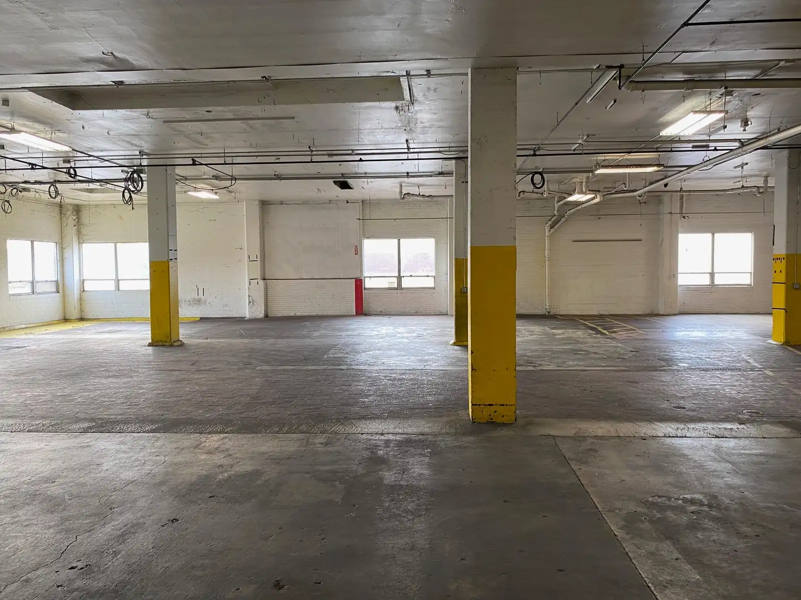 Light Mfg / Warehousing / Retail - 76225 Sq. Ft. image 7