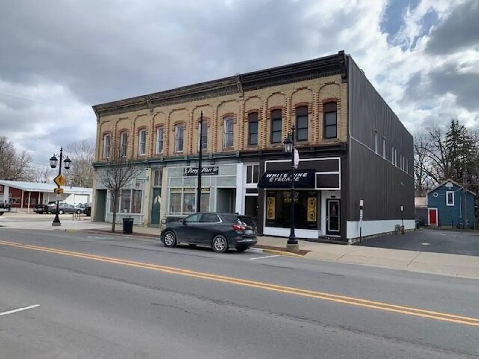 88 N Main St NE image 1