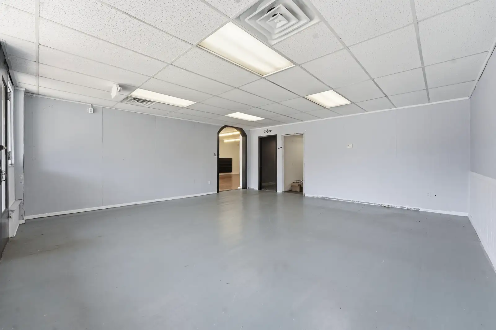 Office/Retail in Kent City! image 8