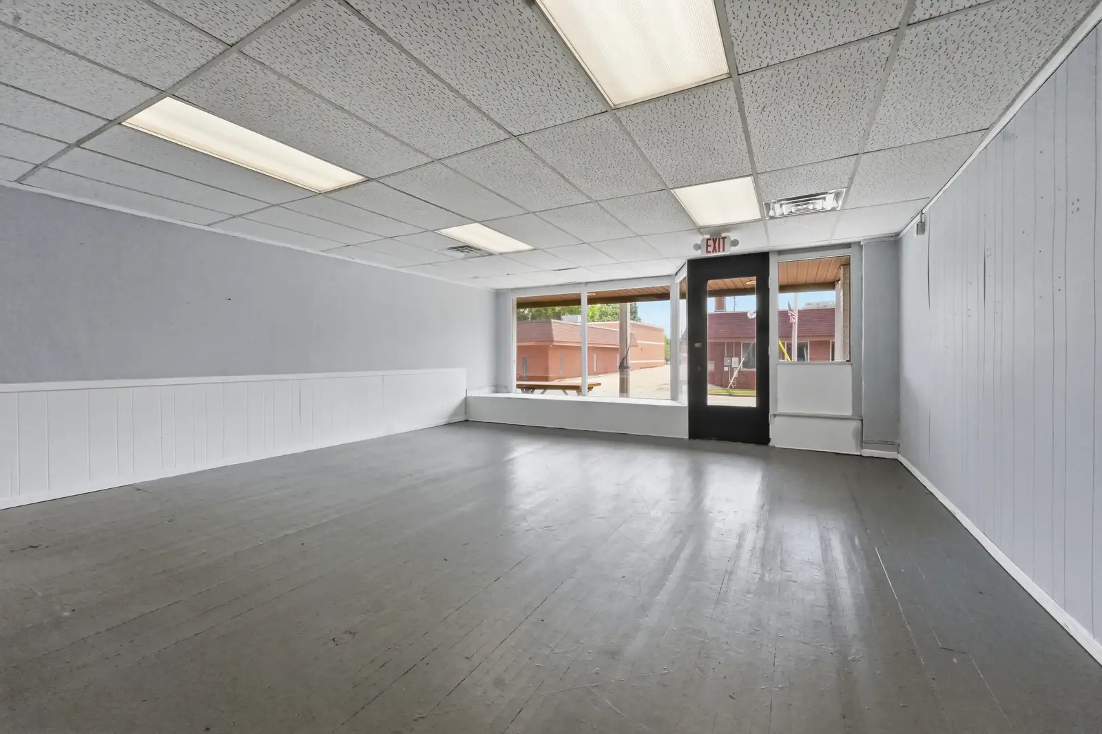 Office/Retail in Kent City! image 1