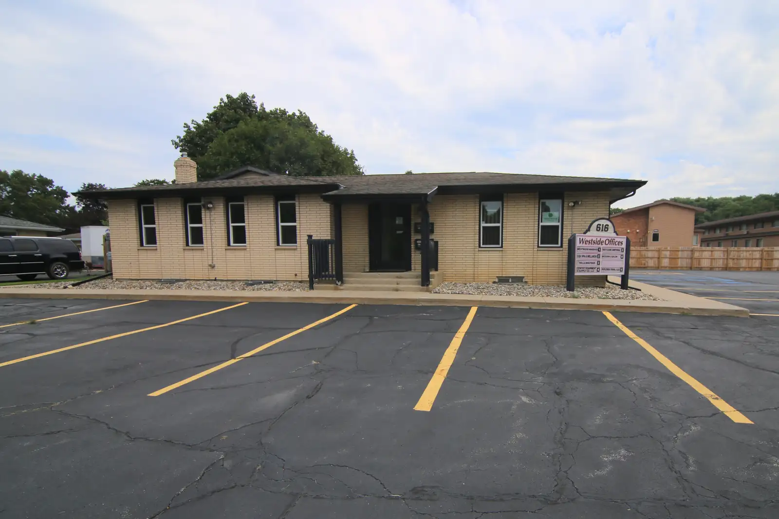 616 Cherokee St image 1