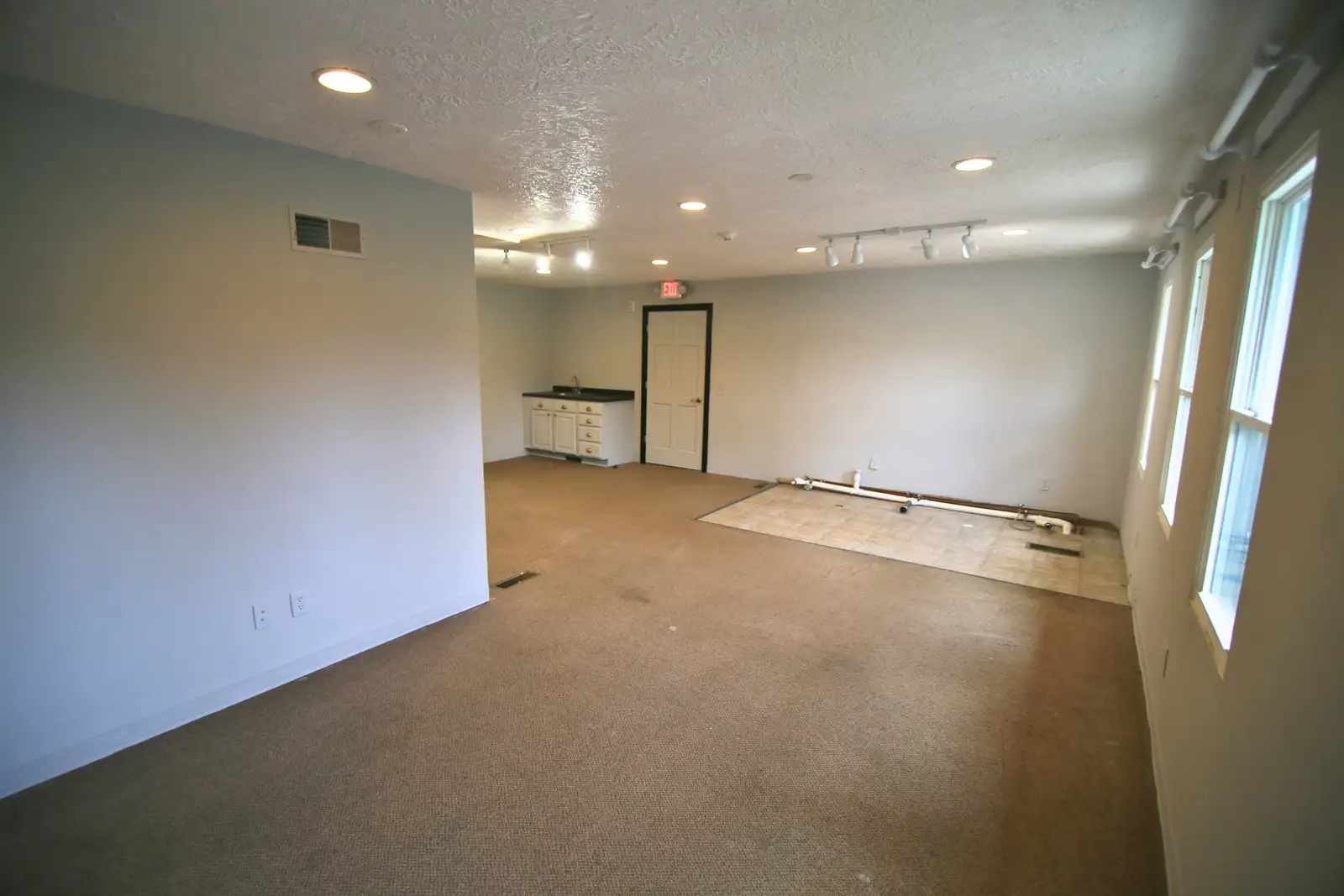 616 Cherokee St image 6