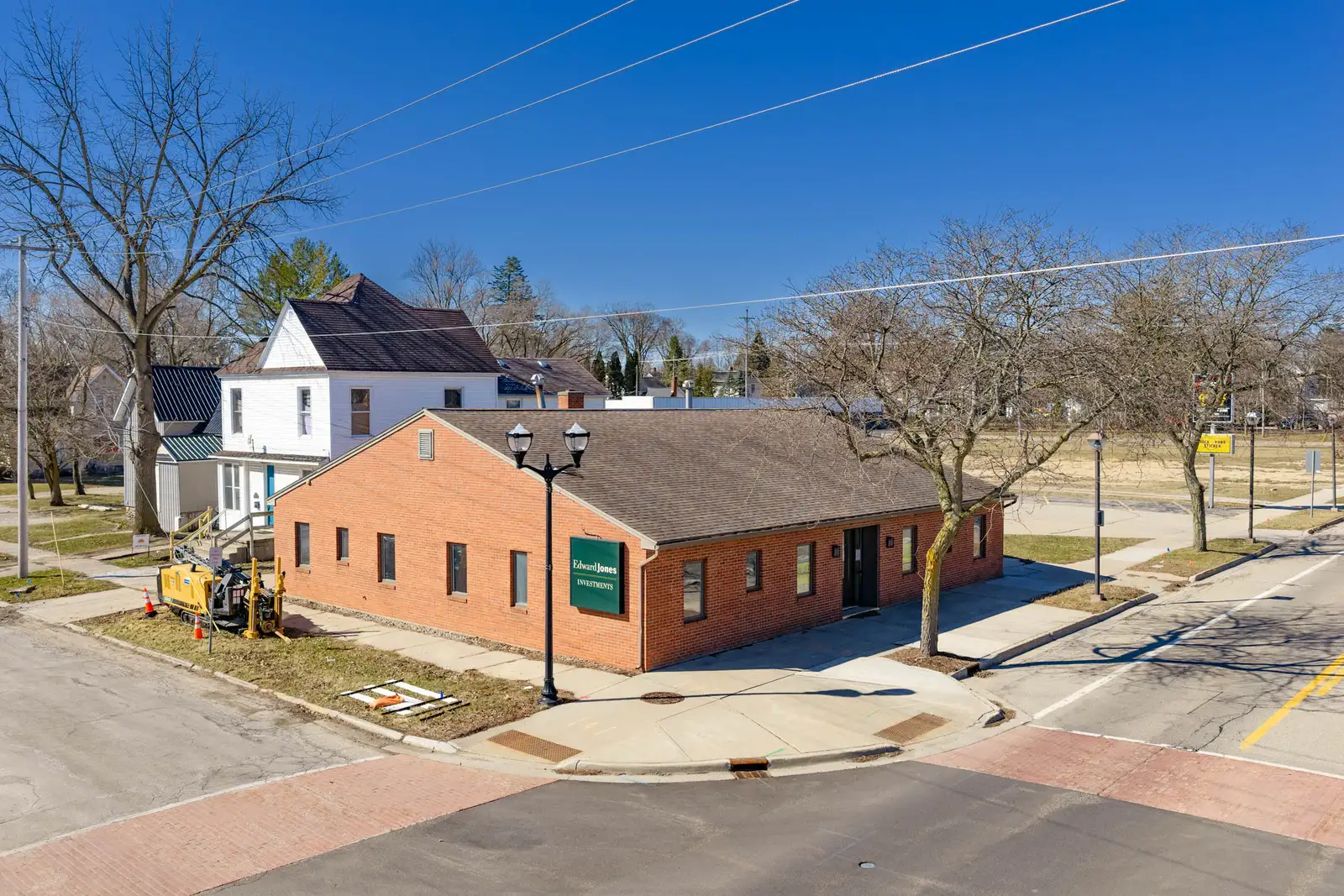 303 W Superior St image 1