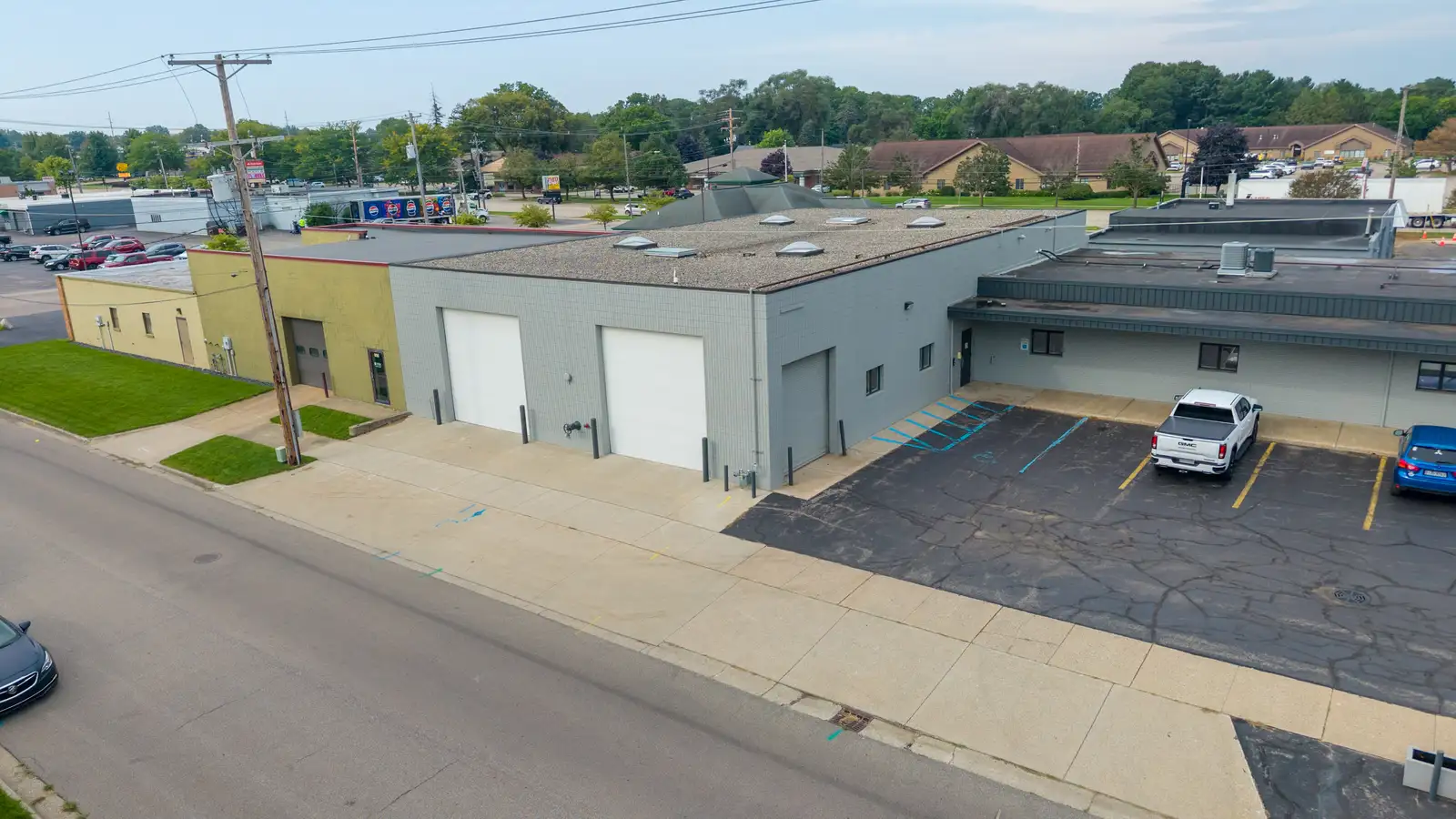 850 Maple Ave image 12