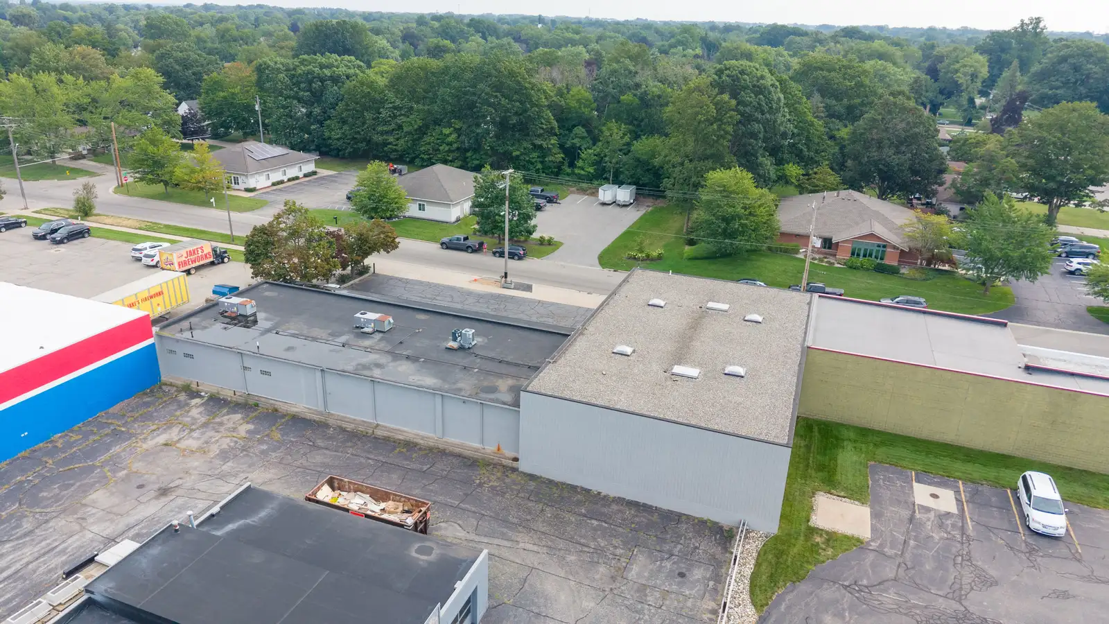 850 Maple Ave image 15