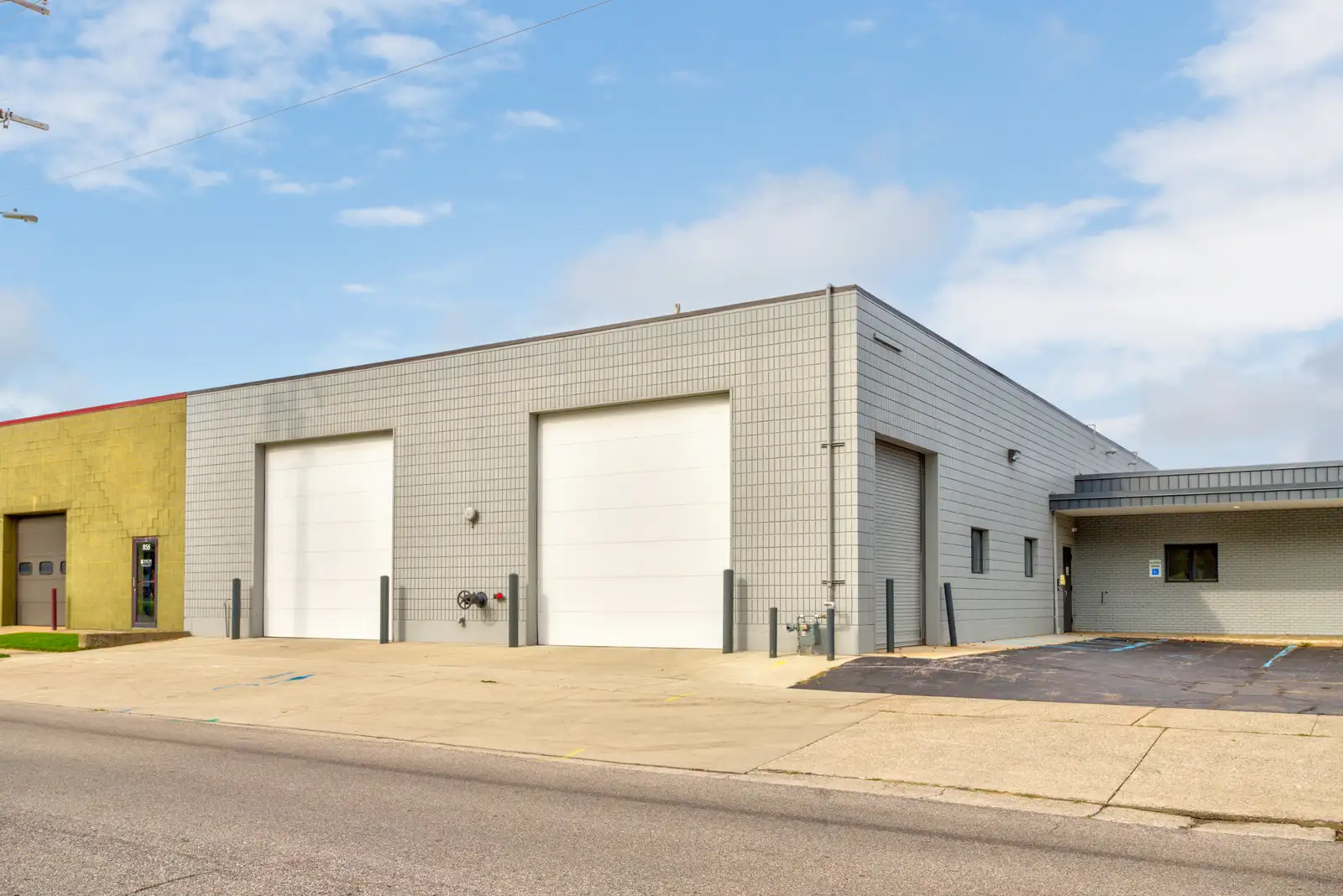 850 Maple Ave image 4