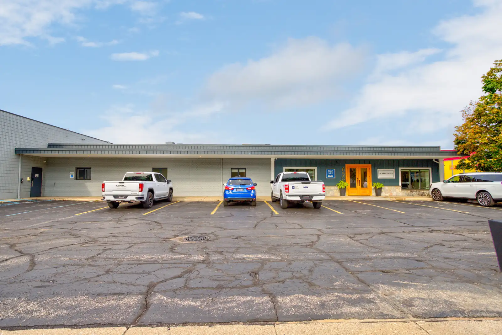 850 Maple Ave image 3