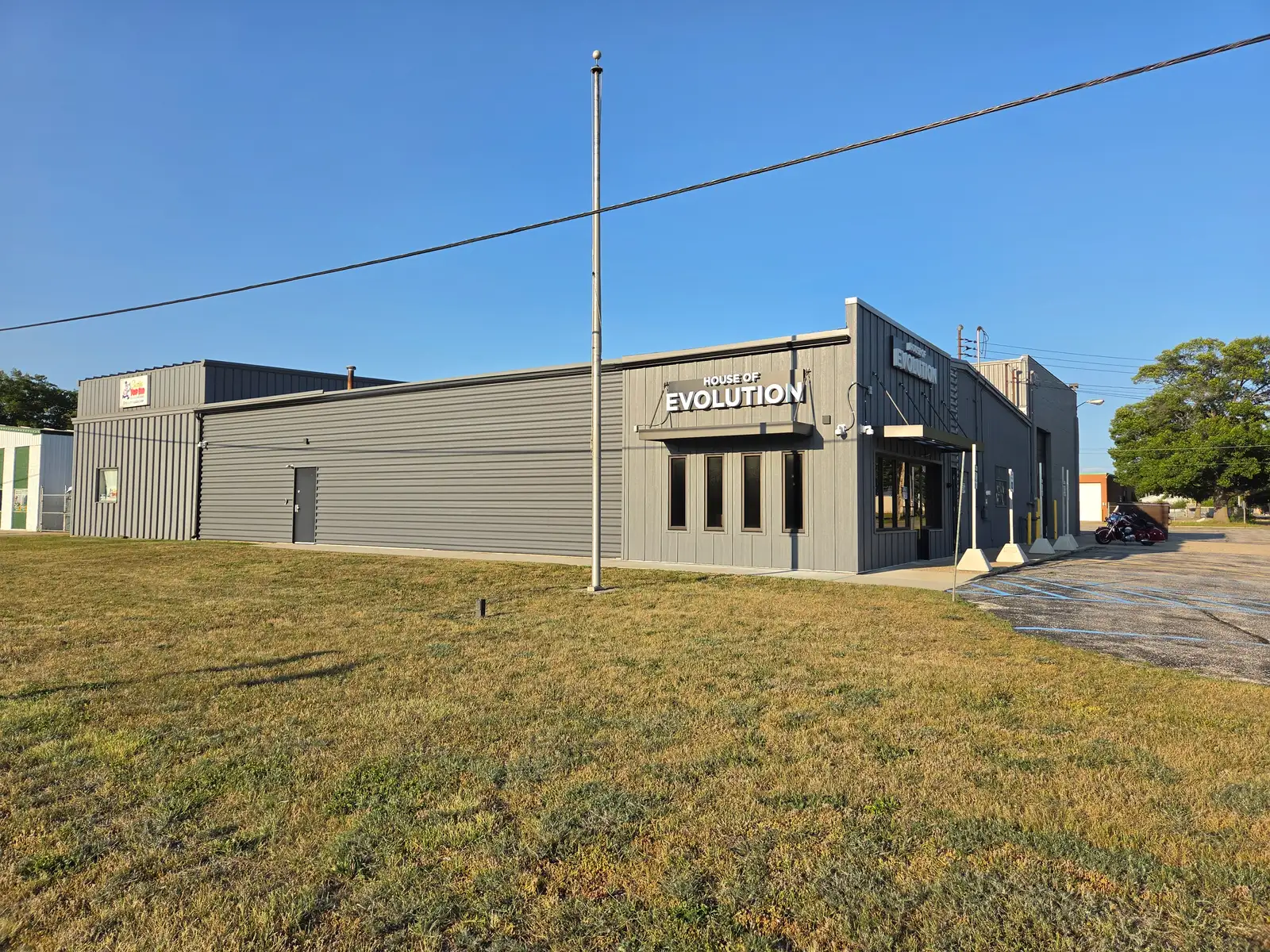 2240 Glade St image 3