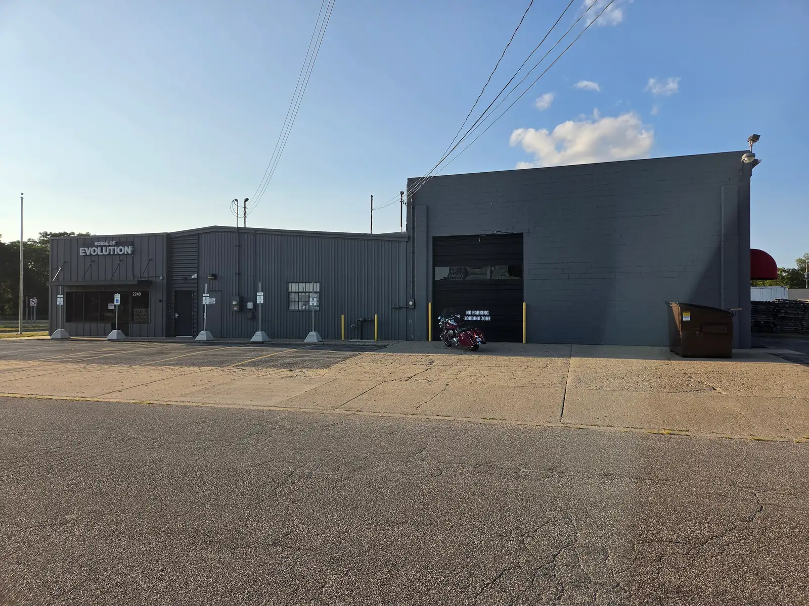 2240 Glade St image 2