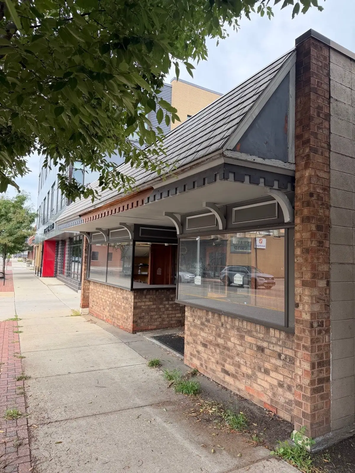 411 Leonard St NW image 1