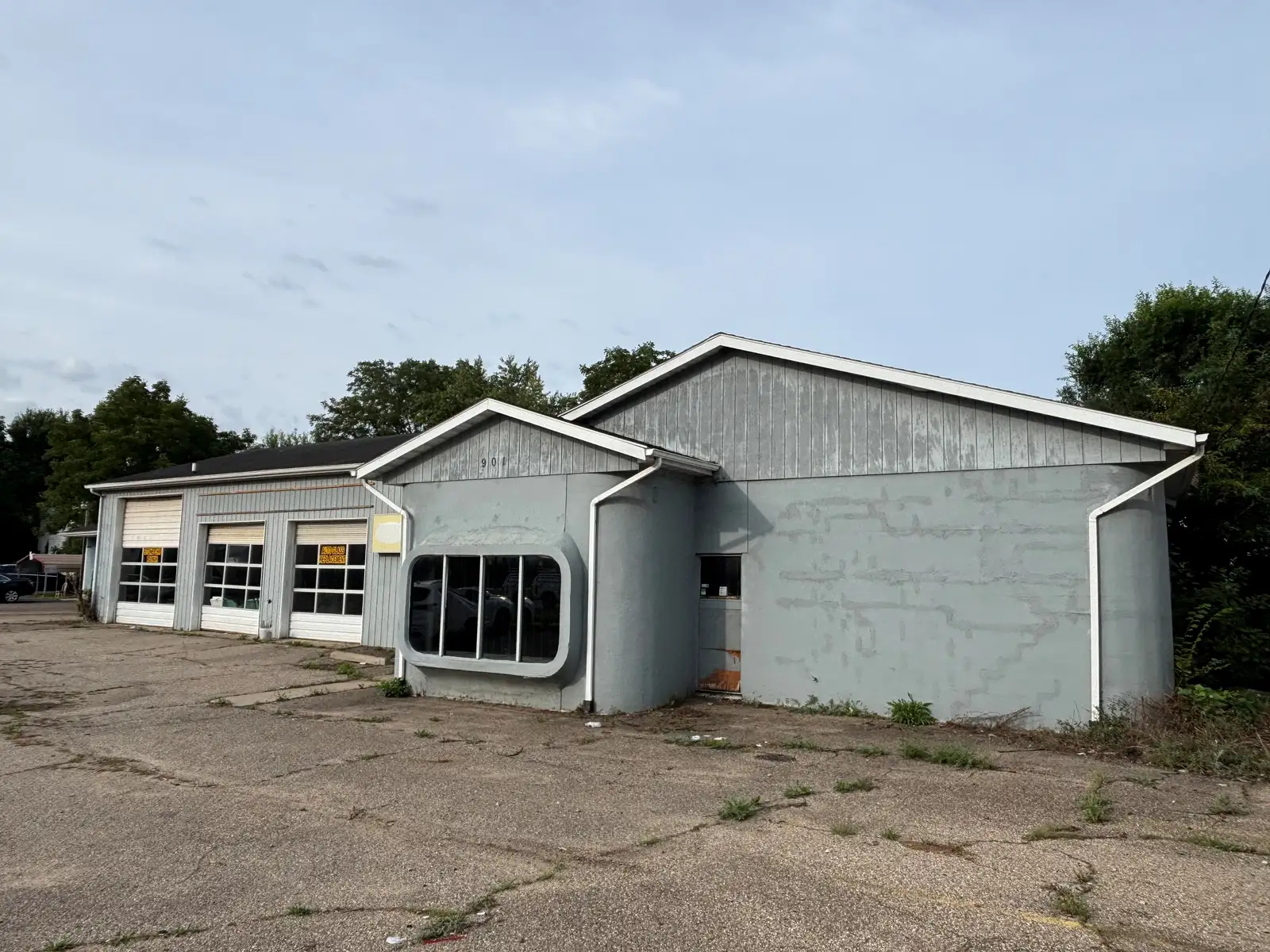 901 Riverview Dr image 1