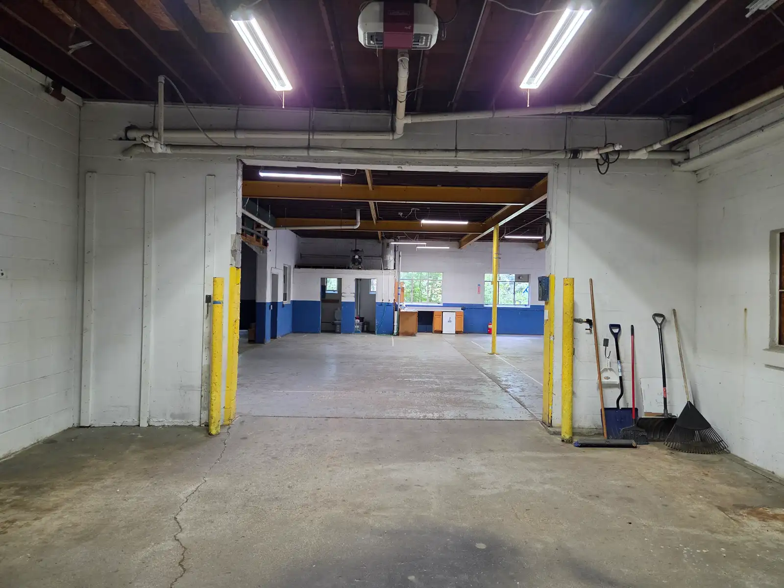 536 Oak St image 3