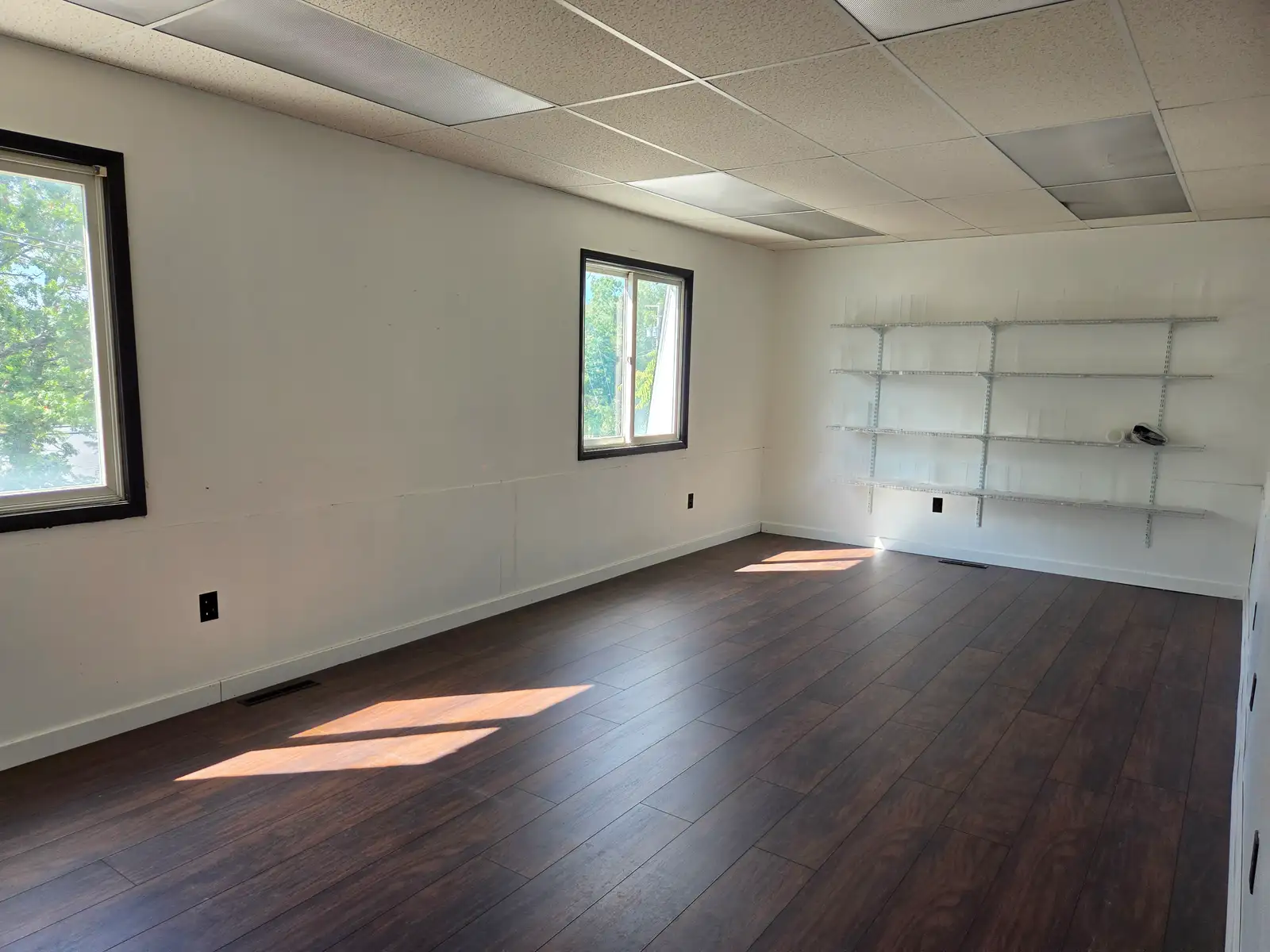 536 Oak St image 20