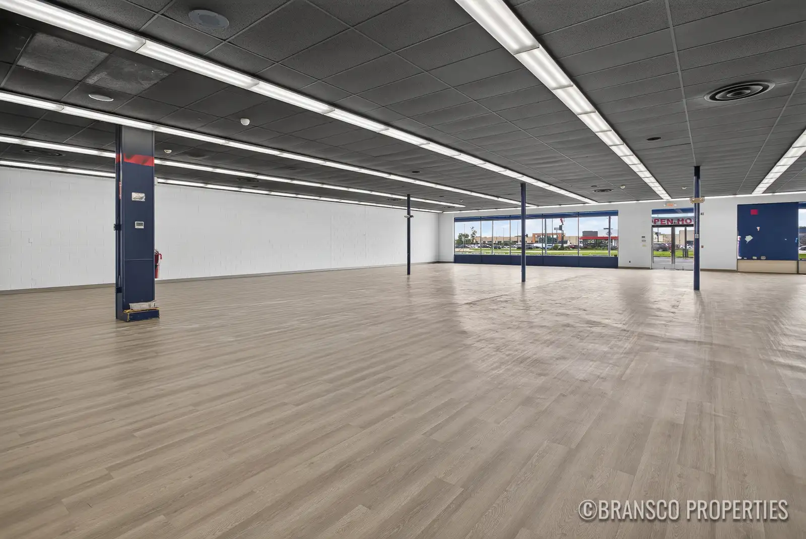 10,000+SF Retail Space for Lease image 7