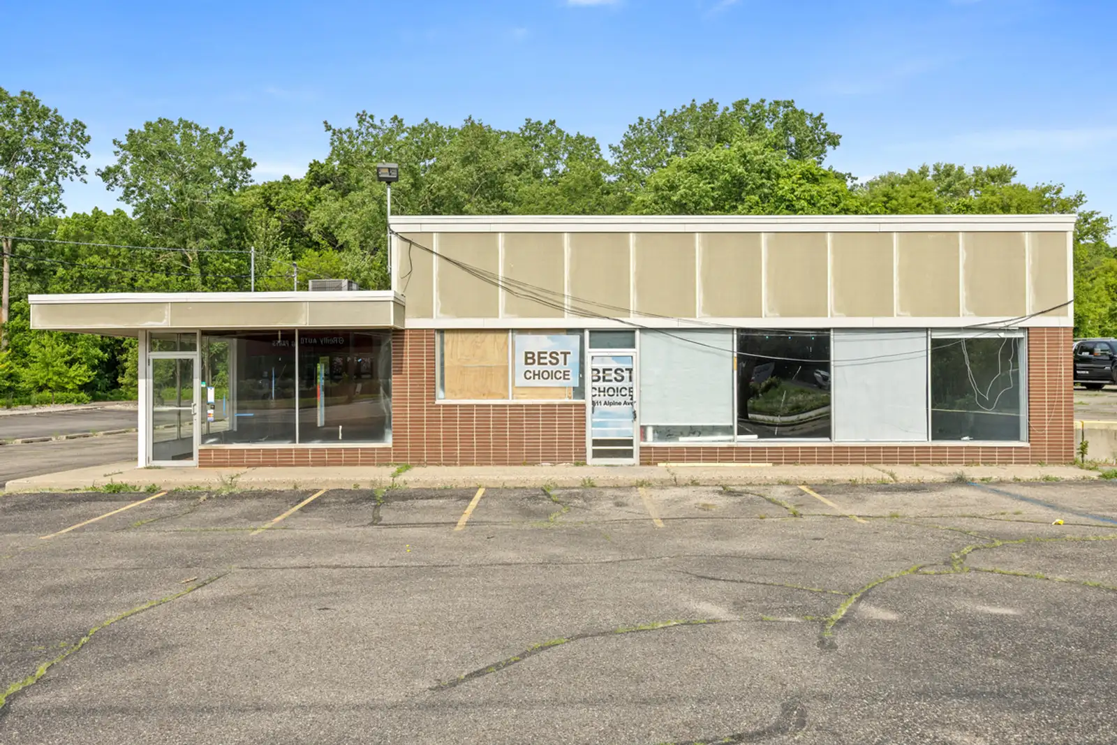 2611 Alpine Ave NW image 2