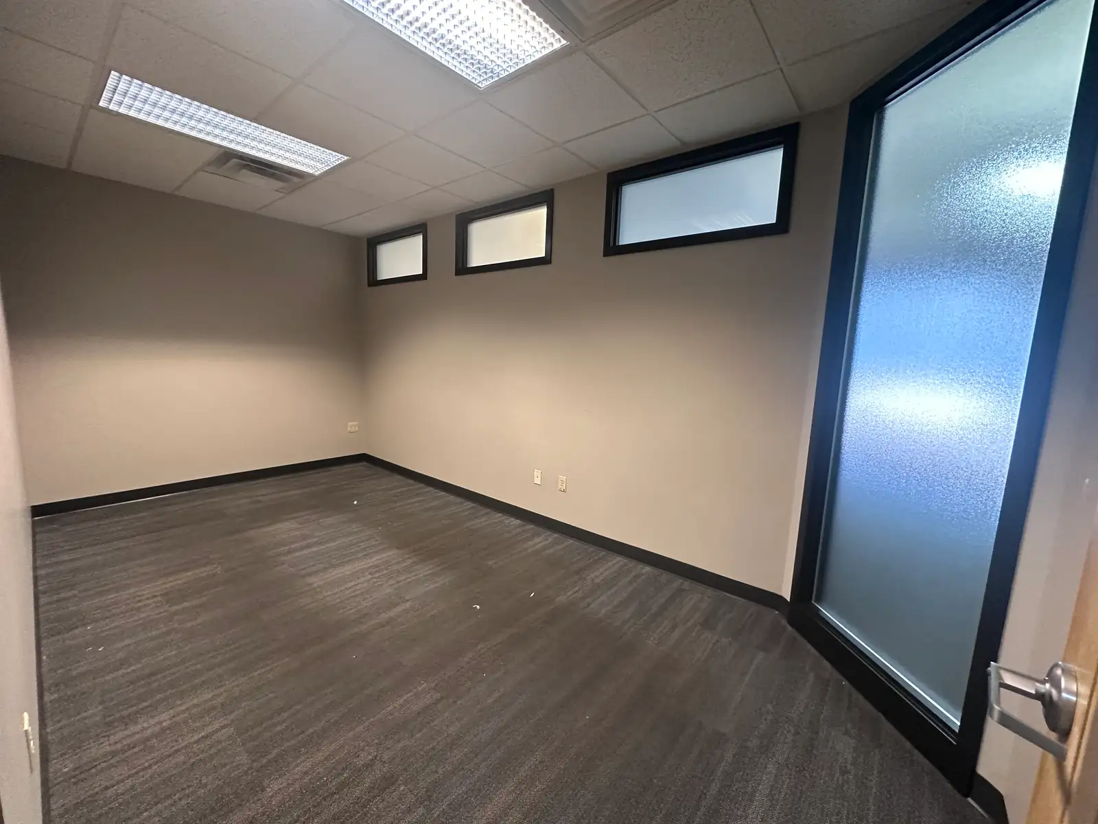 Street frontage Retail/Office image 9