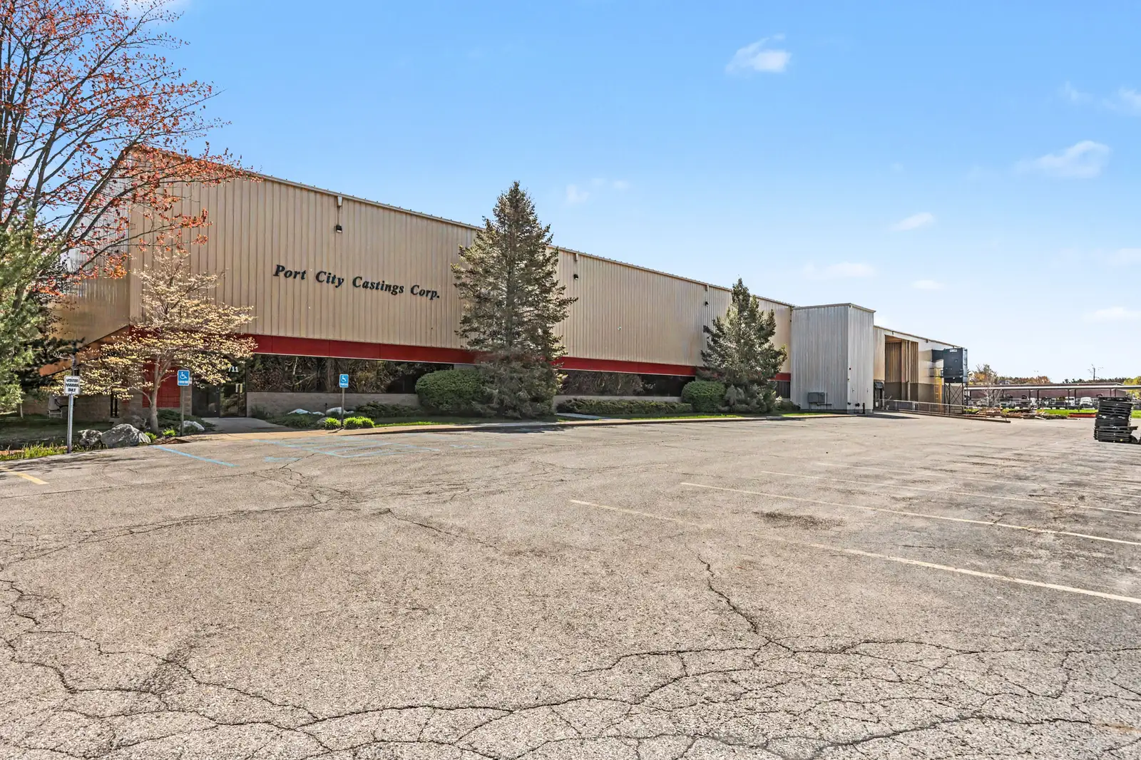 711 E Porter Rd, Norton Shores, MI 49441