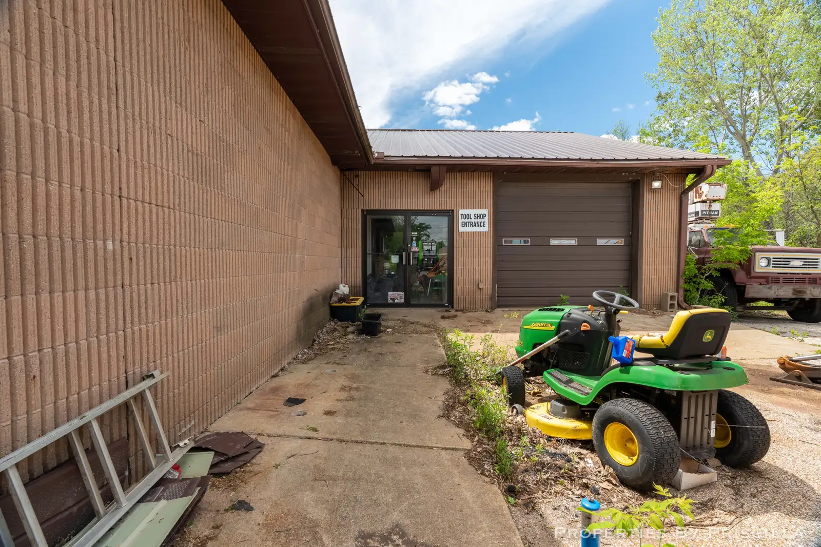 7251 Midland Rd image 25