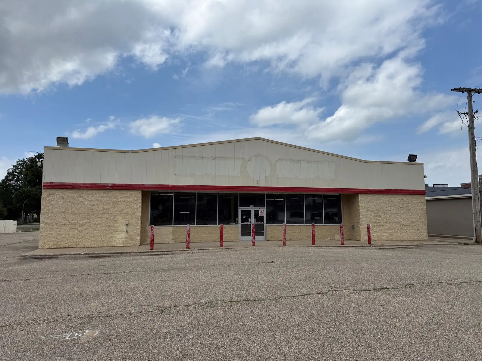 208 N Center St, Bangor, MI 49013