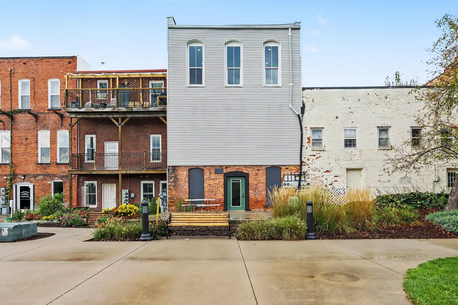 217 Hubbard St image 23