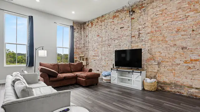 View image 11