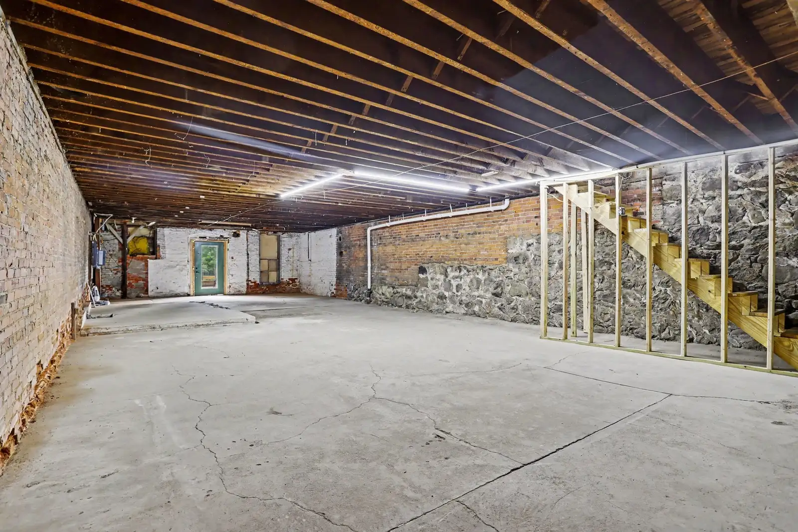 217 Hubbard St image 19