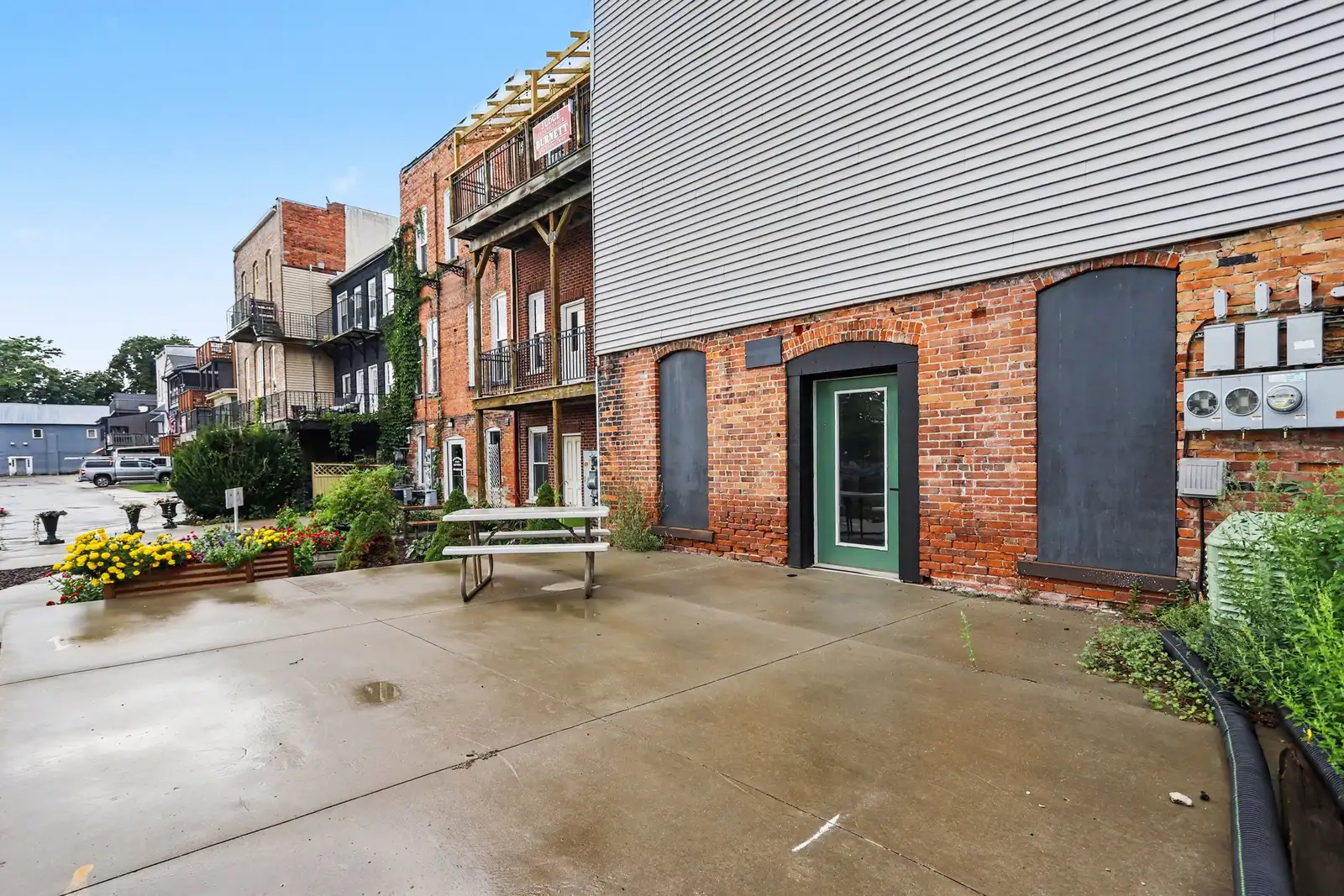 217 Hubbard St image 21