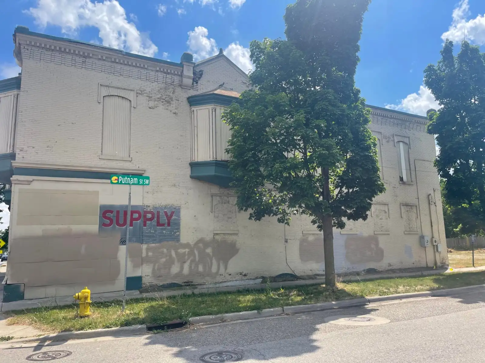 1103 Division Ave S image 3