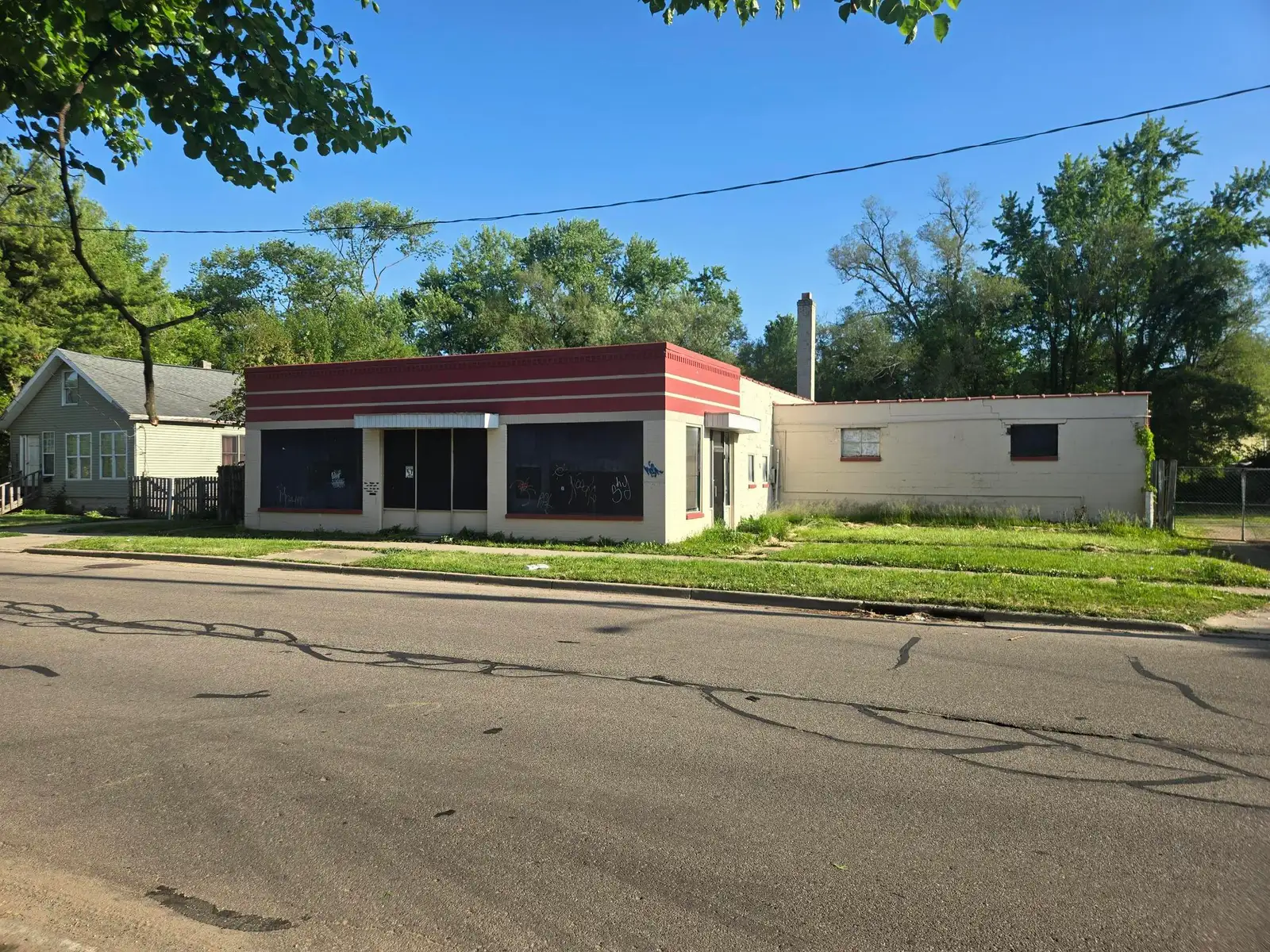 653-655 Lake St image 2