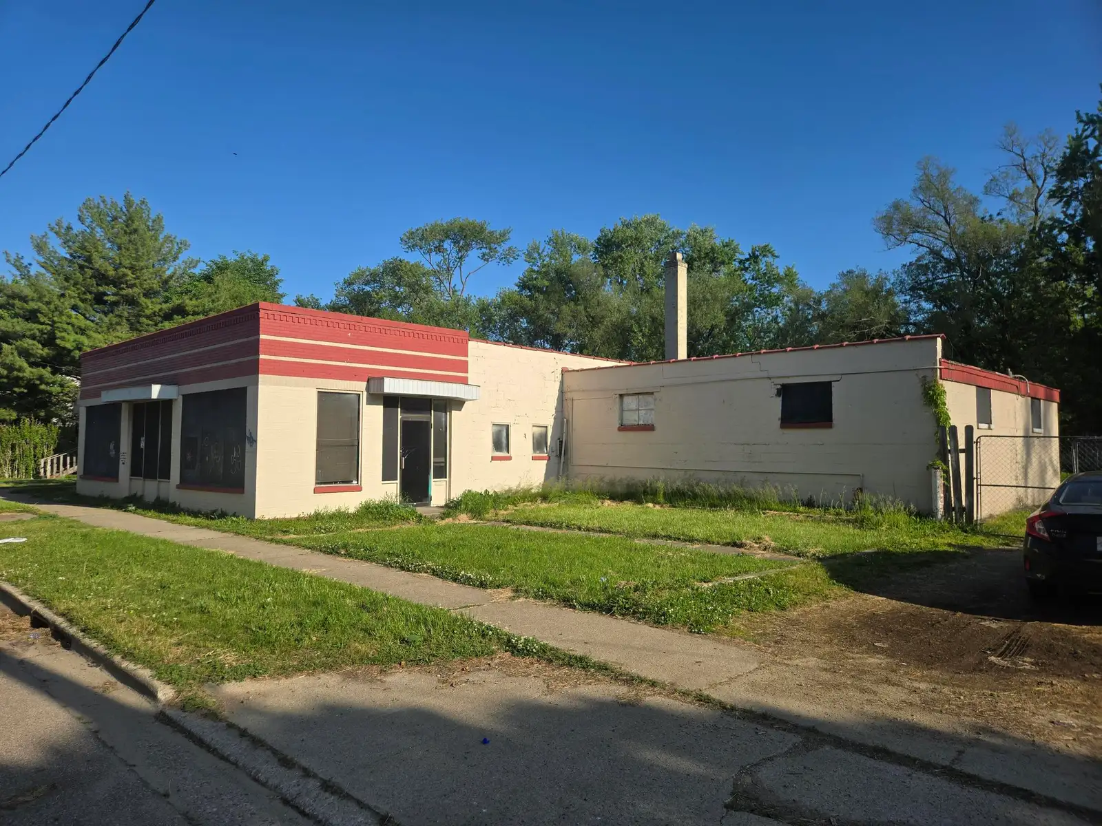 653-655 Lake St image 3