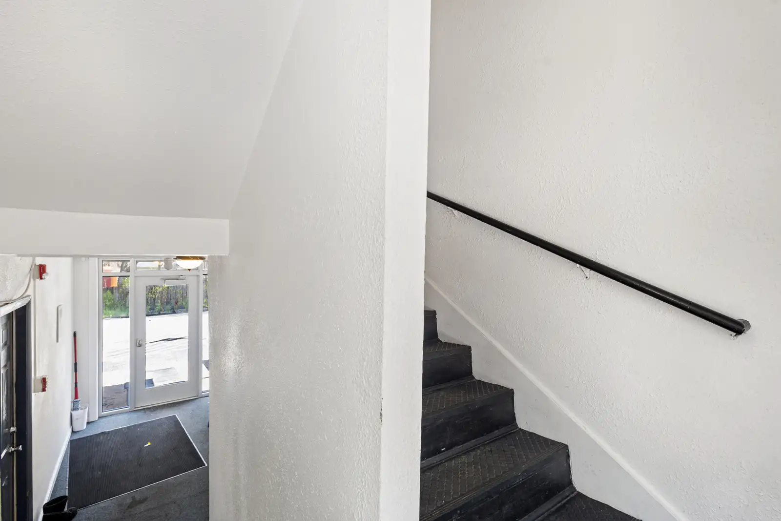 525 N Arlington St image 24