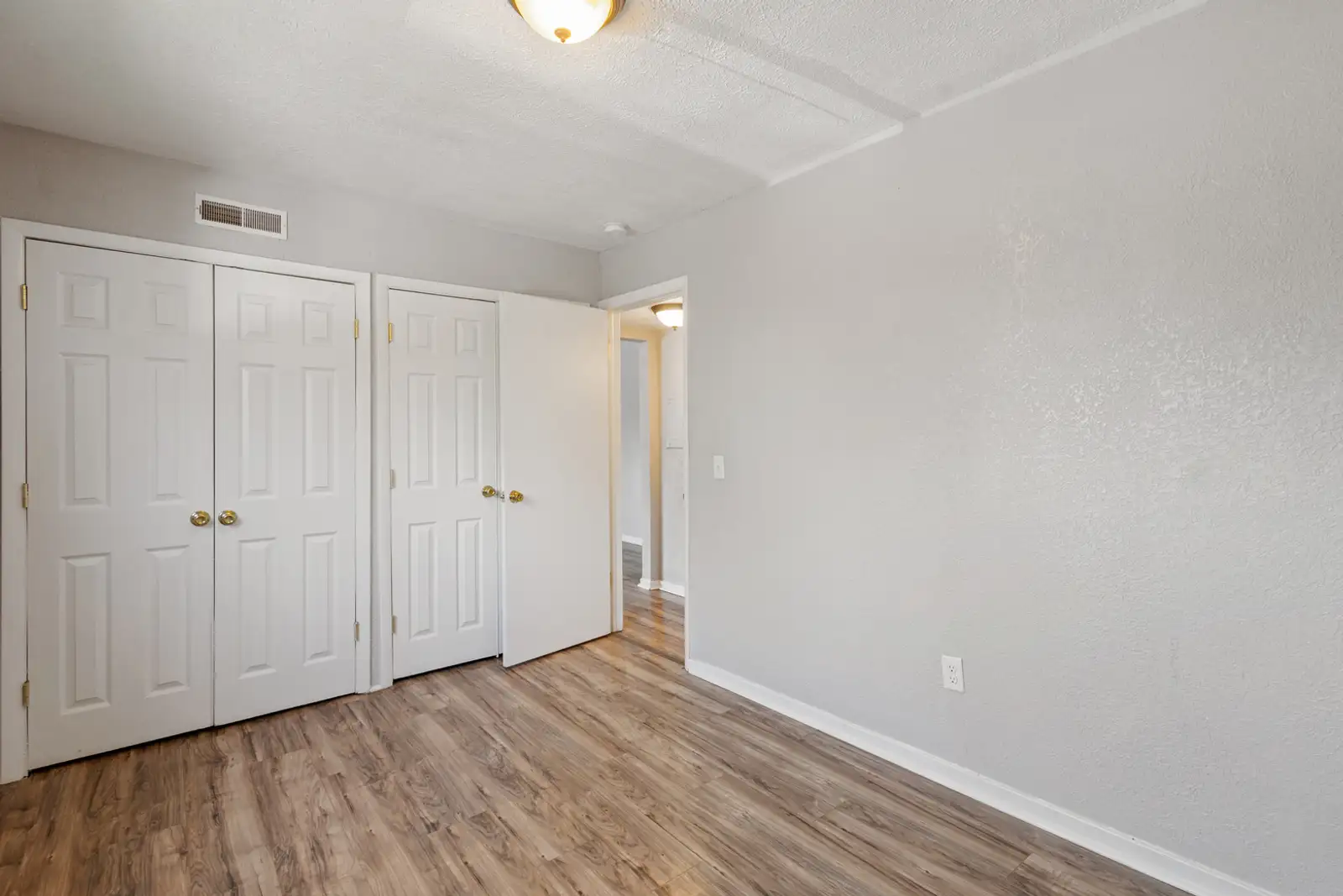 525 N Arlington St image 12