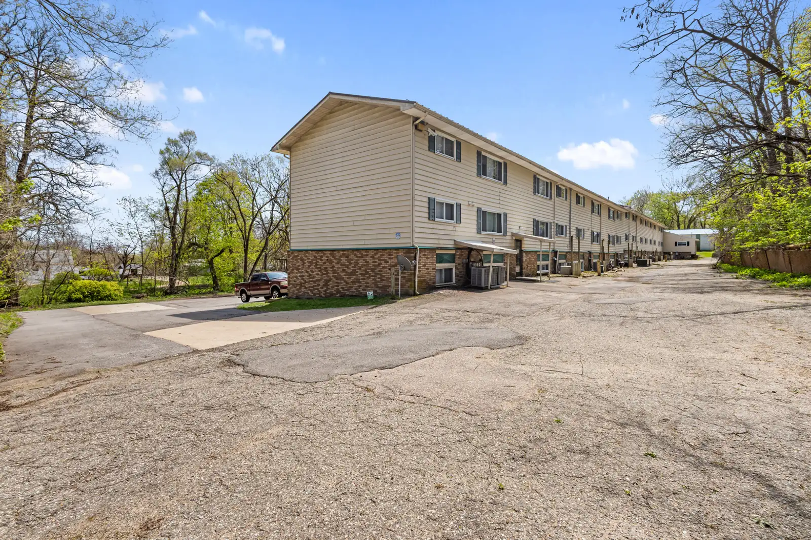 525 N Arlington St image 33