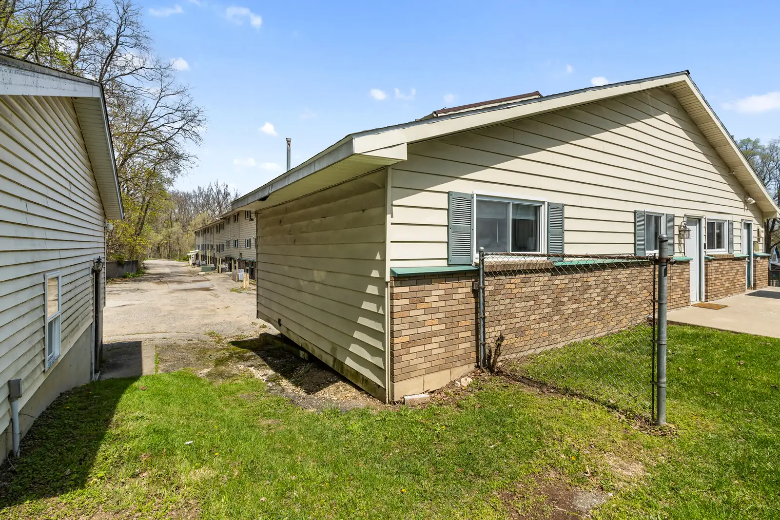 525 N Arlington St image 37