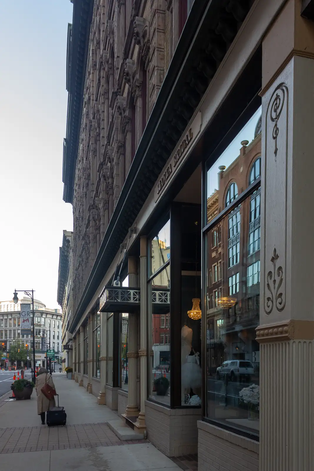 125 Ottawa Ave NW image 3