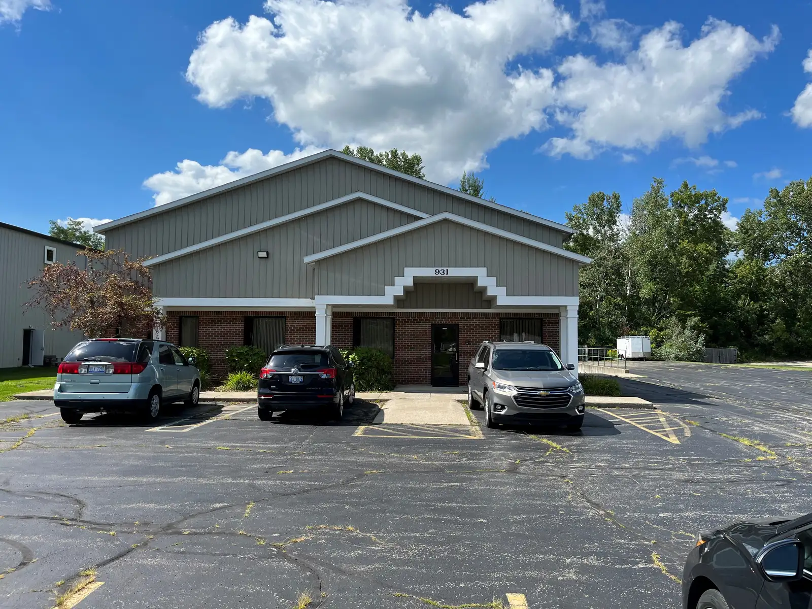 931 W River Center Dr NE, Comstock Park, MI 49321