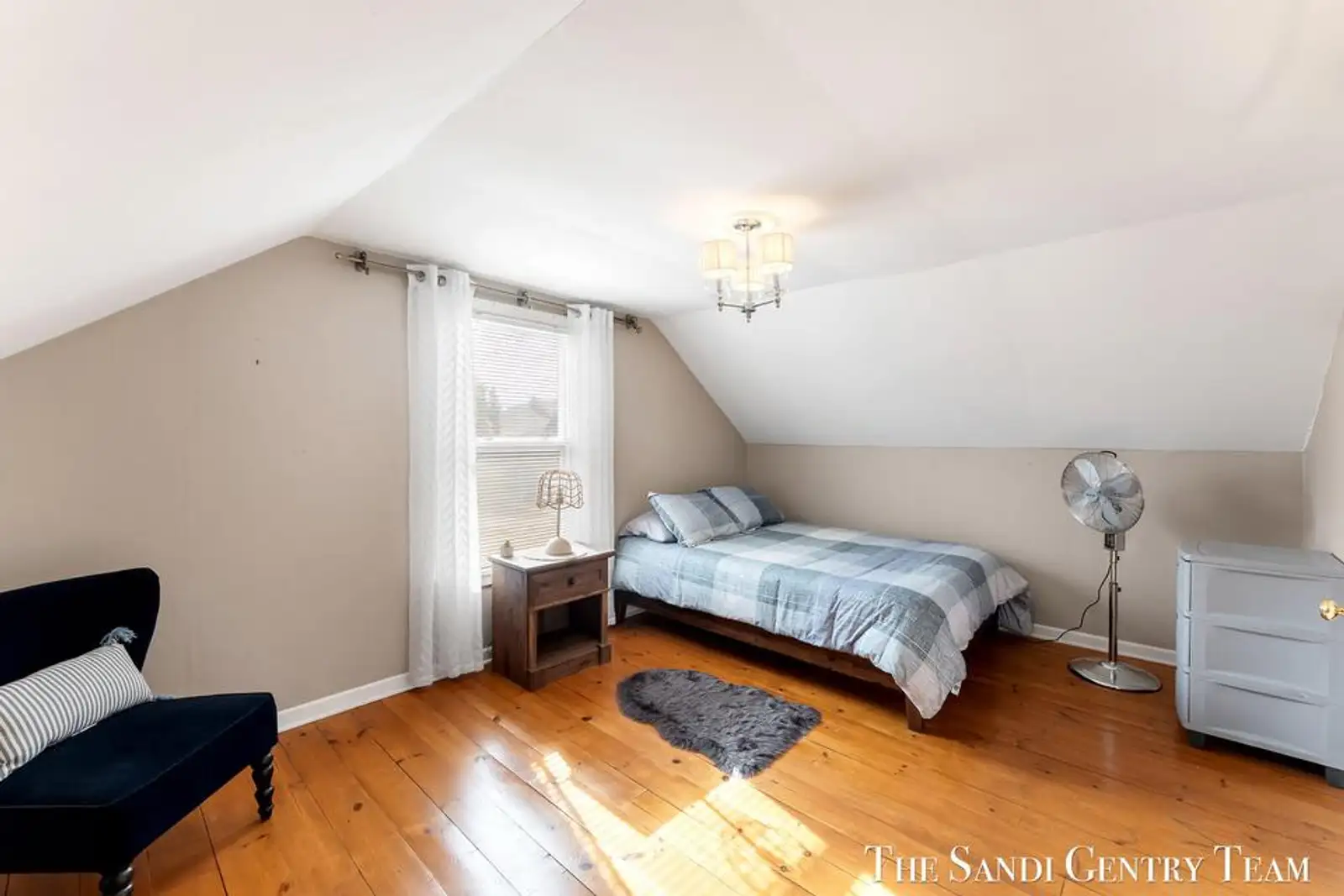 717 E Ludington Ave image 103