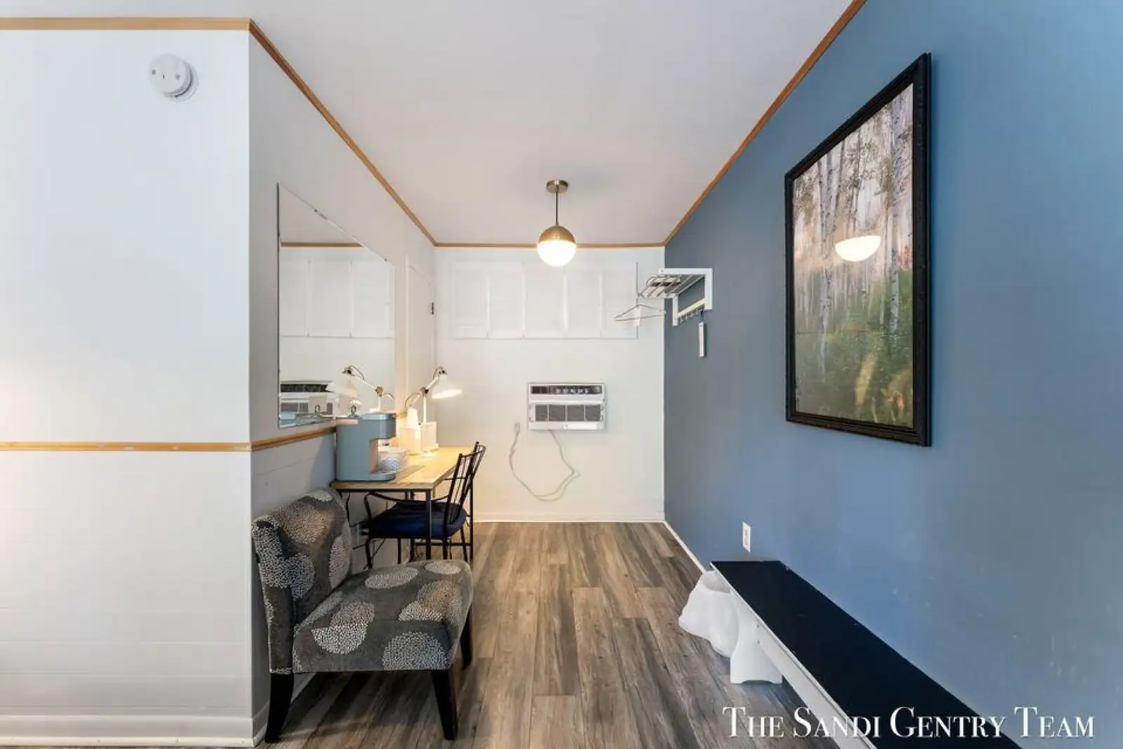 717 E Ludington Ave image 60