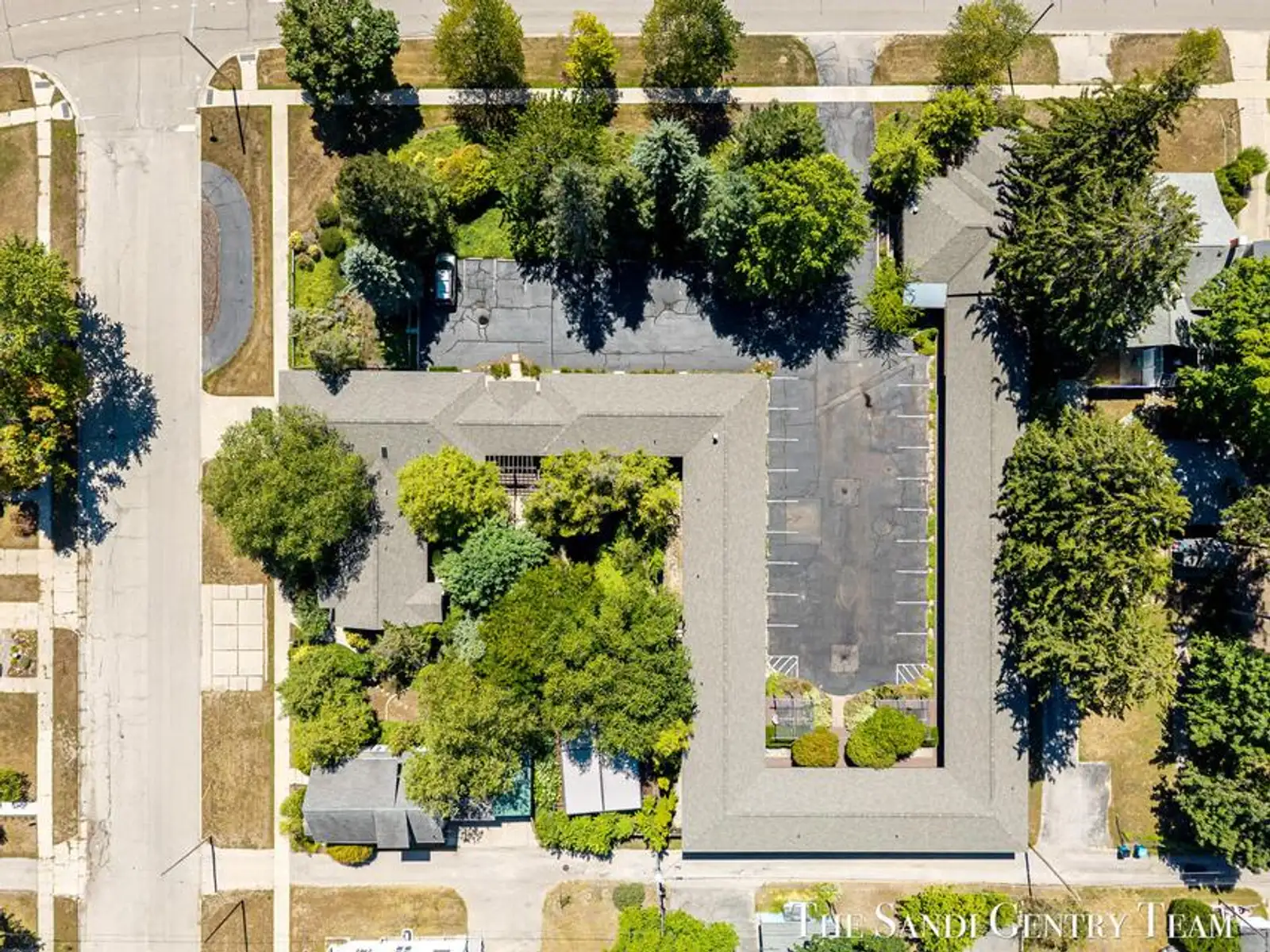 717 E Ludington Ave image 3