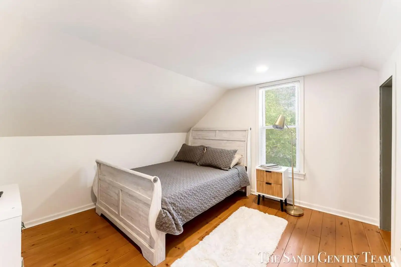 717 E Ludington Ave image 106