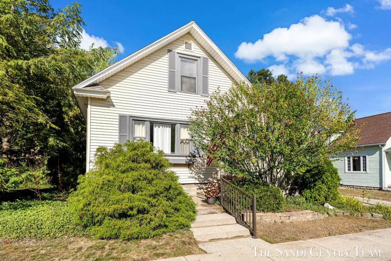 717 E Ludington Ave image 88